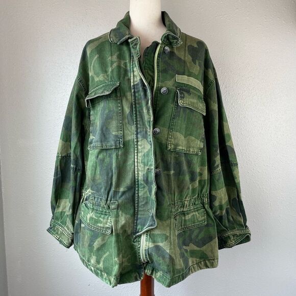 Free People Jackets & Blazers - NWOT Free People Full Zip Camo Jacket Size M